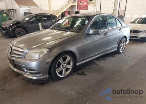 2011 Mercedes-Benz C 300 Luxury 4Matic/Sport 4Matic z USA, uszkodzony, nr VIN WDDGF8BB8BR154888